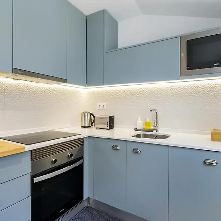 Urban Oasis In Premium Location With Ac Apartman