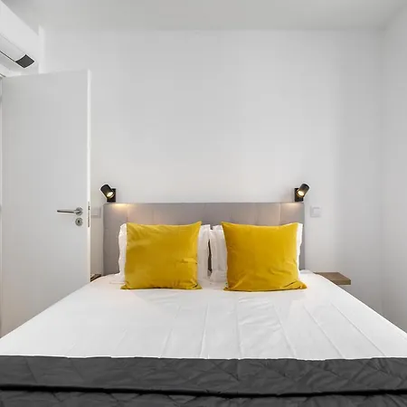 Urban Oasis In Premium Location With Ac Appartement