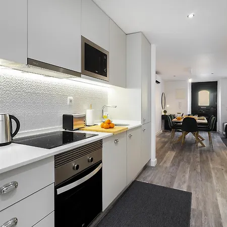 Urban Oasis In Premium Location With Ac Appartement Lissabon