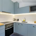 Urban Oasis In Premium Location With Ac Апартаменты