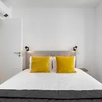 Urban Oasis In Premium Location With Ac Apartment