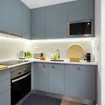 Apartment Urban Oasis In Premium Location With Ac