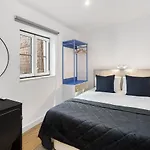 Urban Oasis In Premium Location With Ac Апартаменты